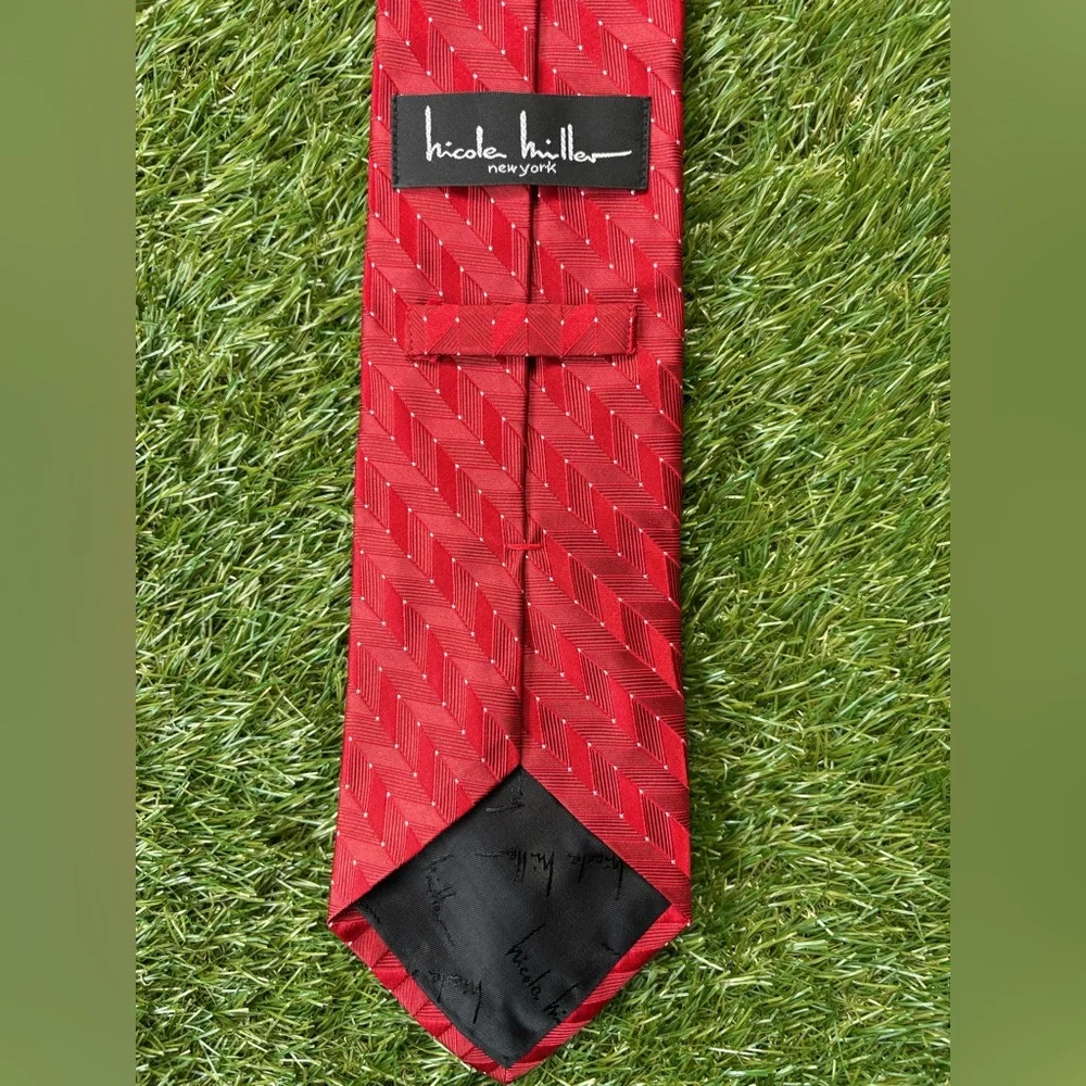 NWOT Nicole Miller Red Festive Geometric Design 100% Silk Tie Never Worn